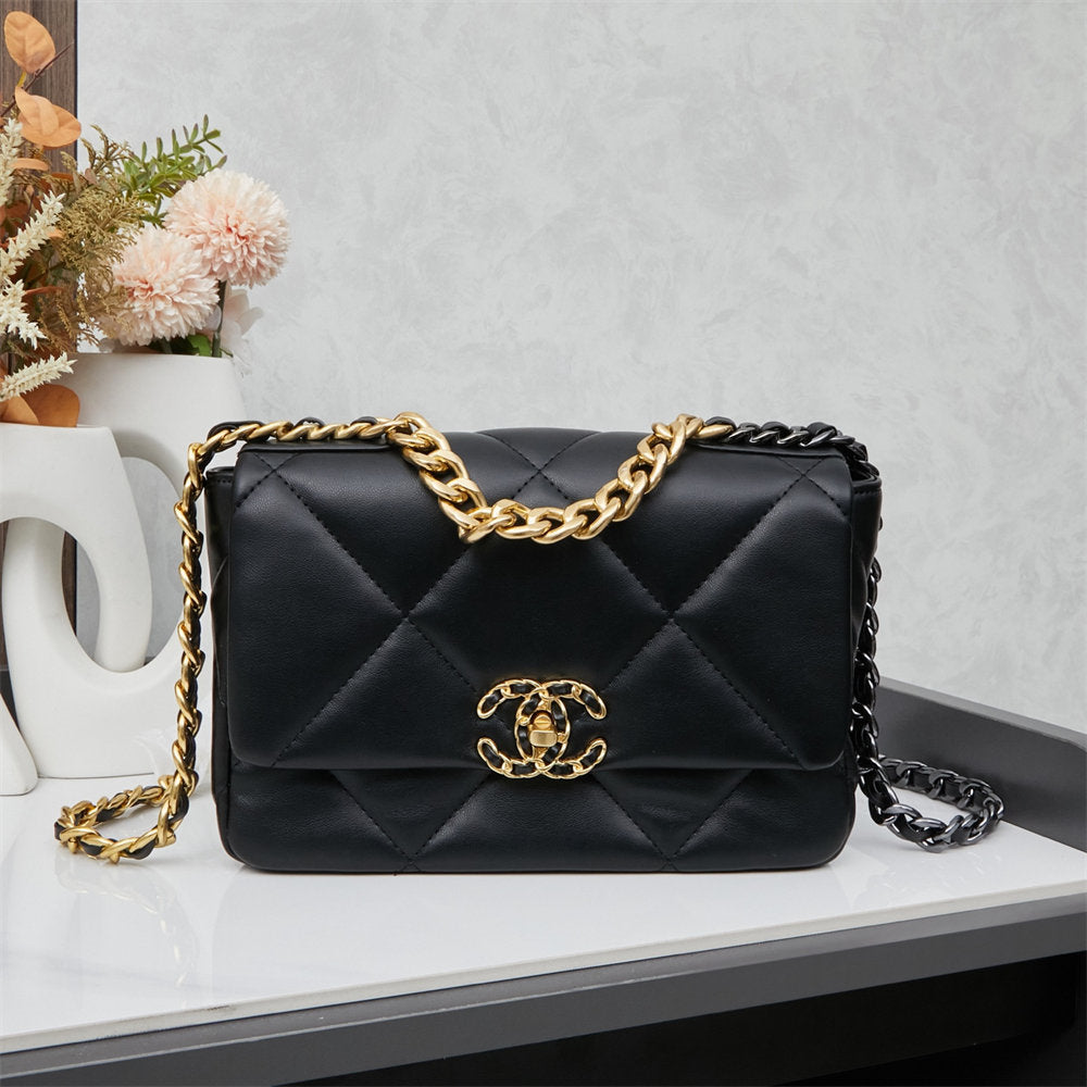 CHANEL 19 HANDBAG 2025 LEATHER CLUTCH BLACK Mila Berlucci chanel-19-handbag-2025-leather-clutch-black-mila-berlucci